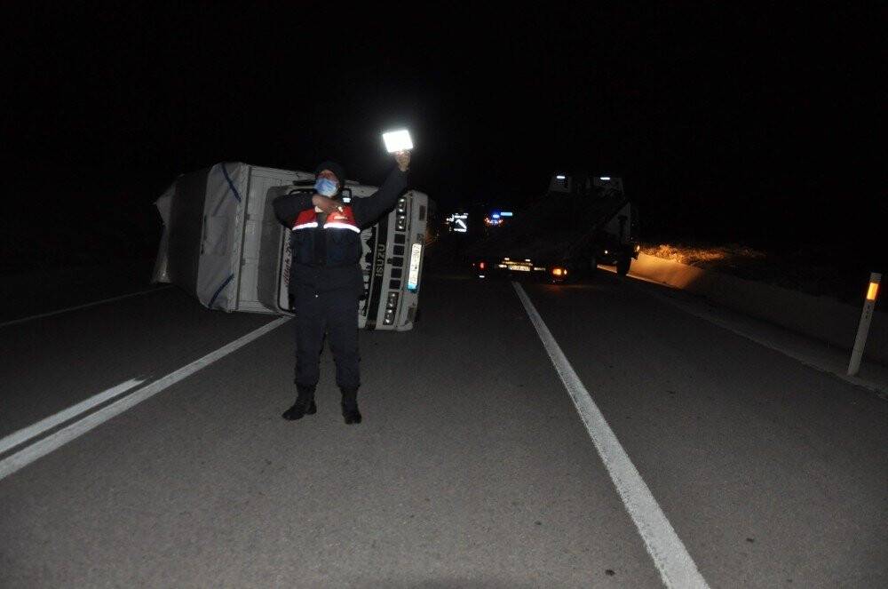 Karaman’da kamyonet ile otomobil çarpıştı: 6 yaralı
