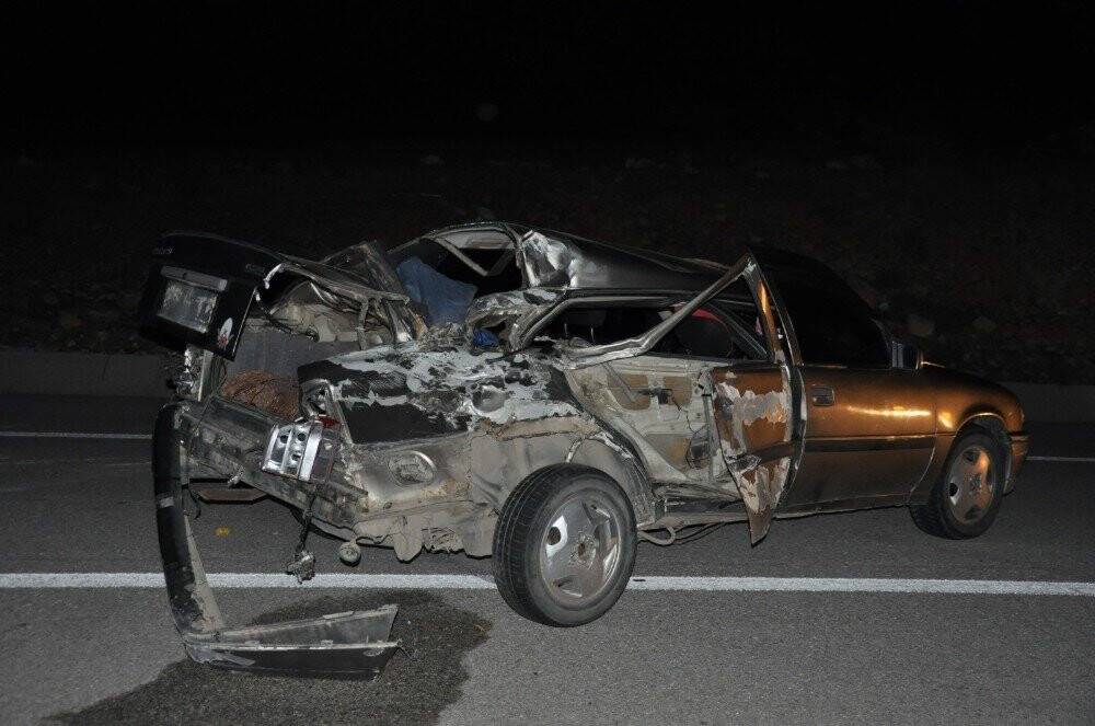 Karaman’da kamyonet ile otomobil çarpıştı: 6 yaralı