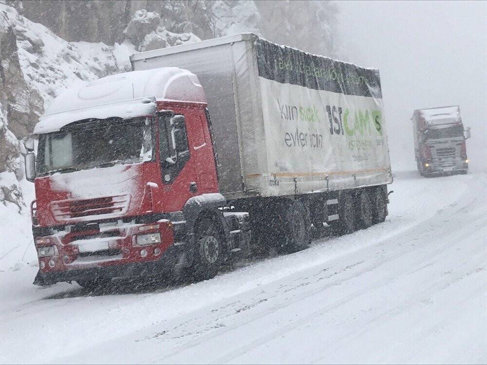 Konya - Antalya karayolunda yoğun kar yağışı
