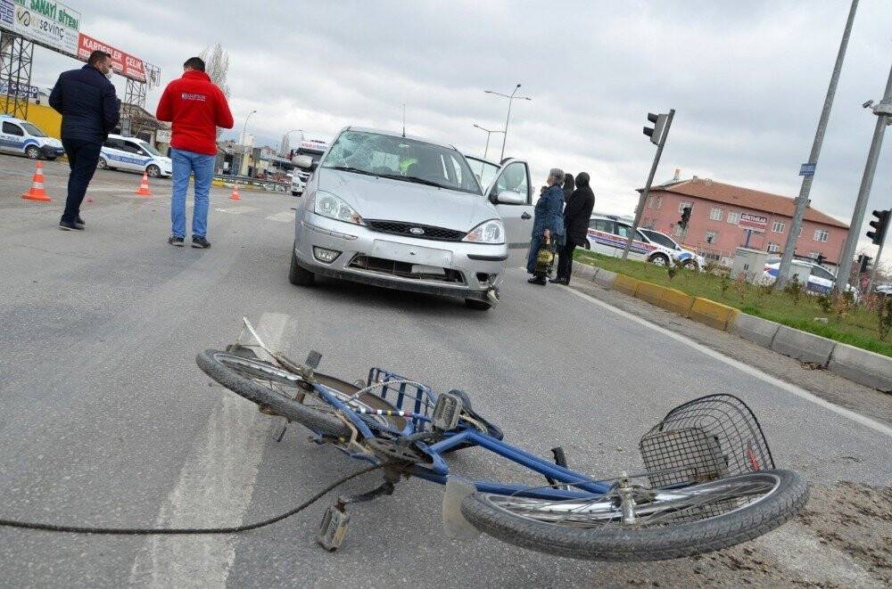 Konya'da otomobilin çarptığı bisiklet sürücüsü ağır yaralandı