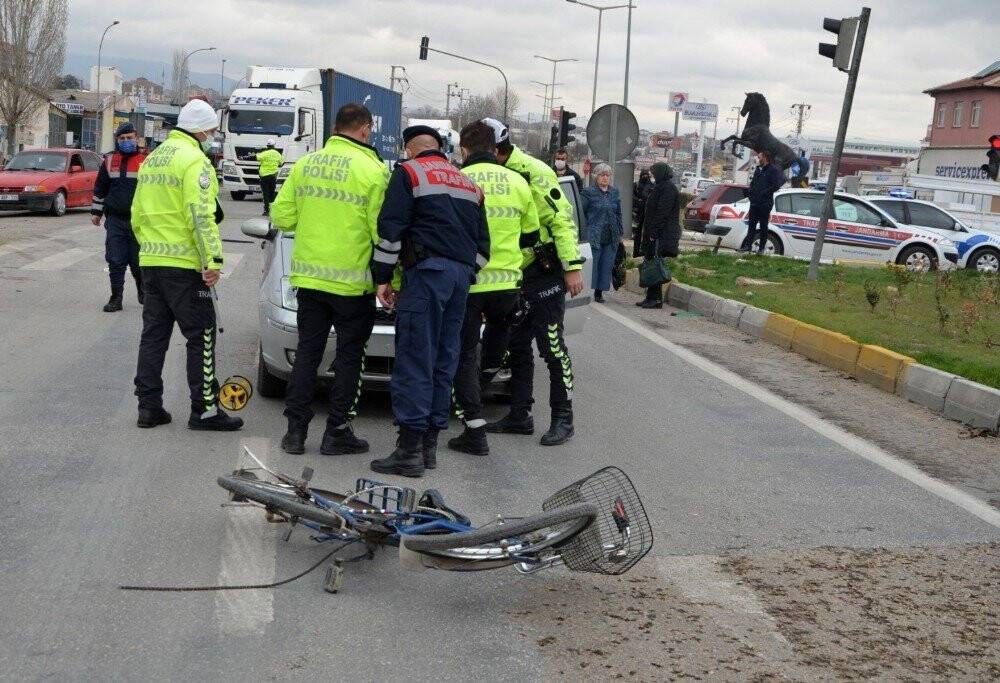 Konya'da otomobilin çarptığı bisiklet sürücüsü ağır yaralandı