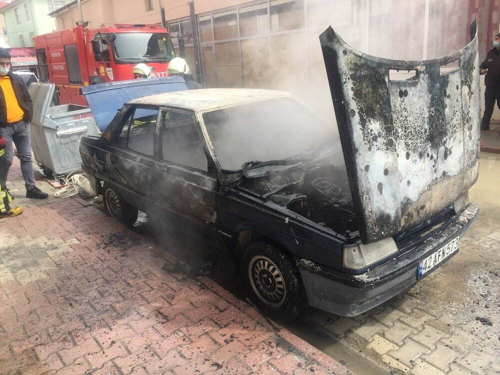 Konya'da park halindeki LPG’li otomobilde yangın çıktı