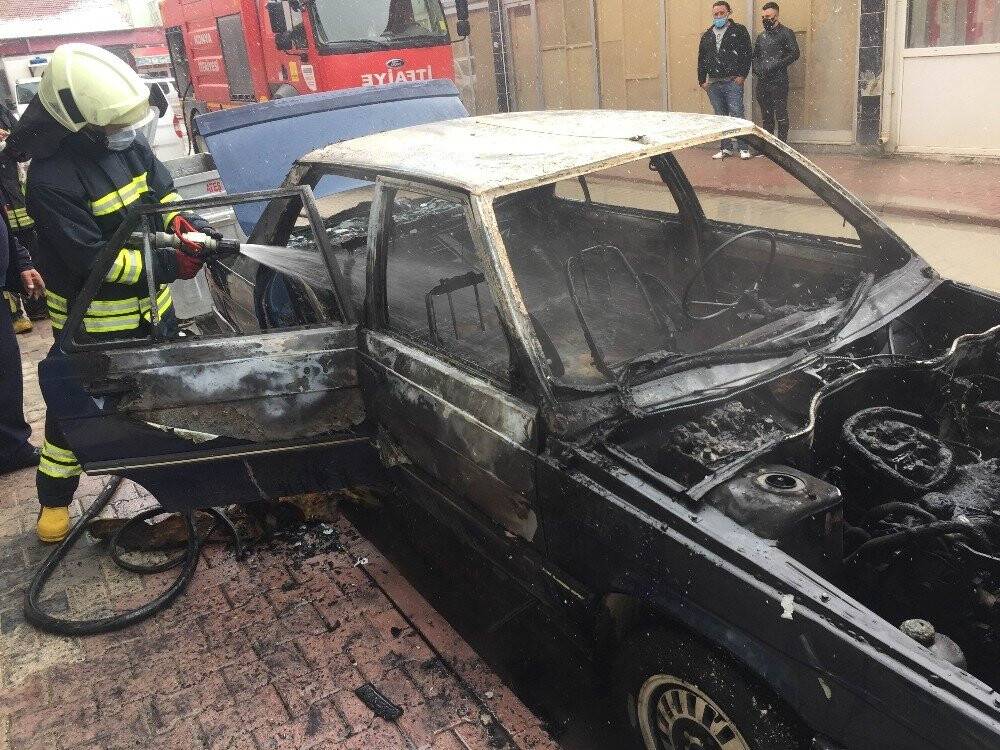 Konya'da park halindeki LPG’li otomobilde yangın çıktı