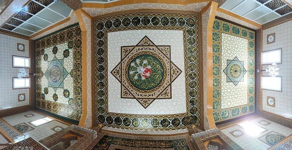 Konyalı nakkaş Ahmet Yesevi Camisini nakşediyor