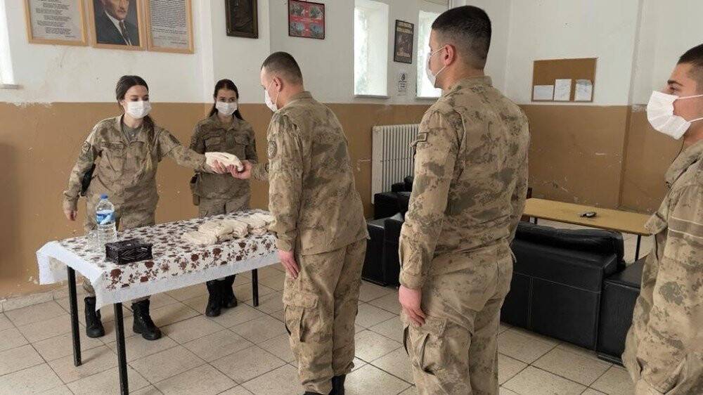 87 yaşındaki ninenin ördüğü çoraplar, Mehmetçiğe ulaştı