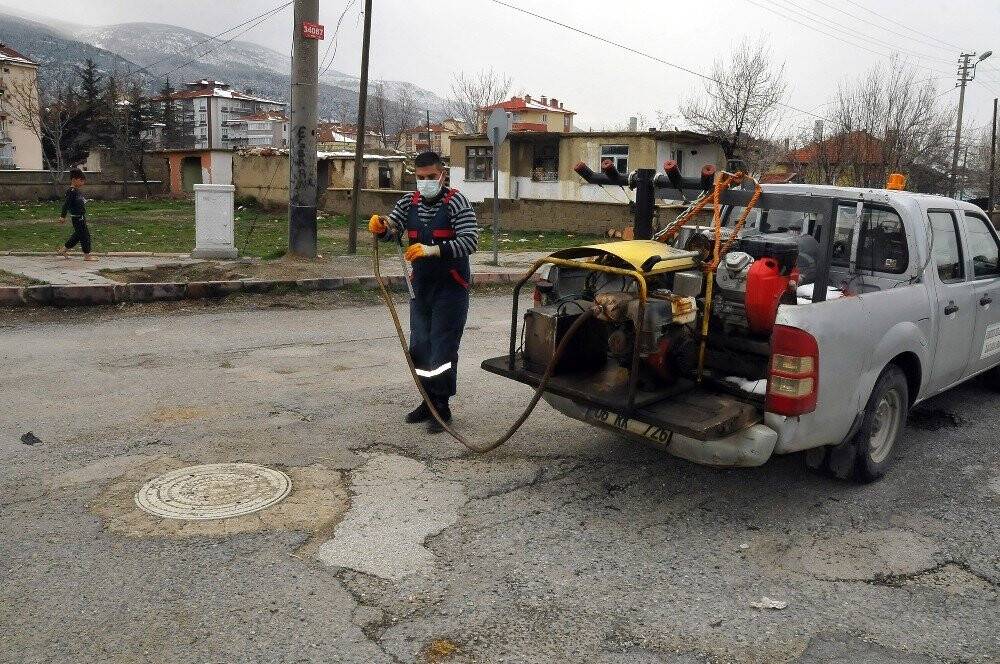 Akşehir Belediyesi sivrisineklere karşı çalışmalar sürüyor