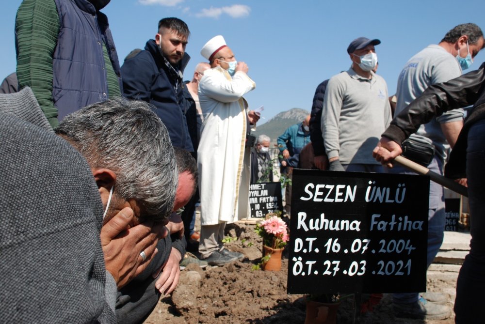 5 aylık hamileyken öldürülen Sezen defnedildi