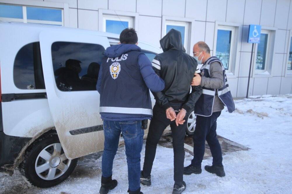 Konya’da valizli kablo hırsızı tutuklandı
