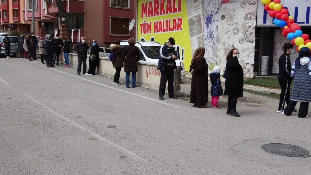 Ucuz halı kuyruğu