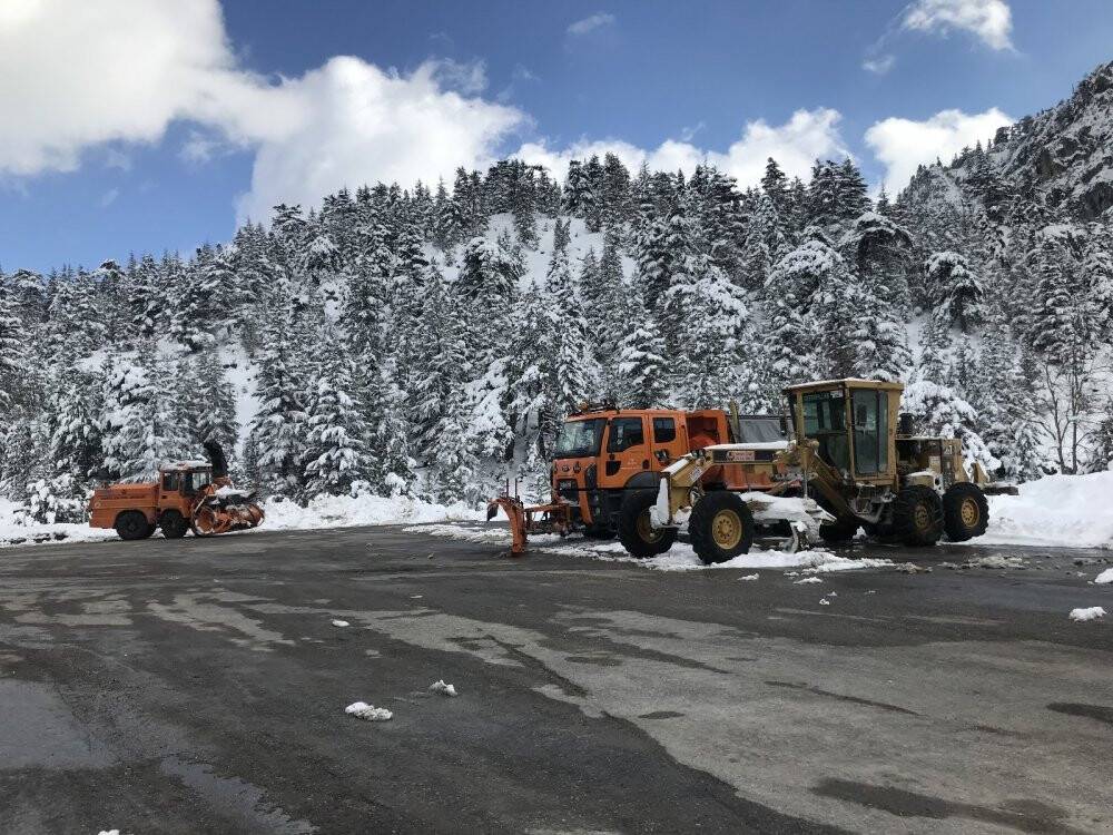 Kar savaşçılarının 1825 metre rakımlı Konya-Antalya karayolunda zorlu mesaisi