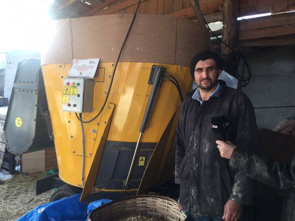 Hibe makine ile hazırladığı yemle beslediği boğayı 30 bin TL’ye satışa çıkardı