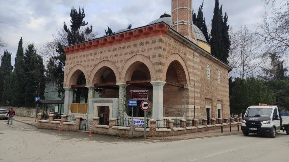 Camiyi soyan hırsız, her gün karakola gidip imza atacak