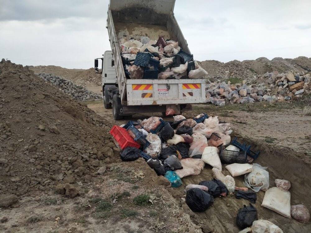 Konya'da depodan akan kan ve kötü koku ekipleri alarma geçirdi