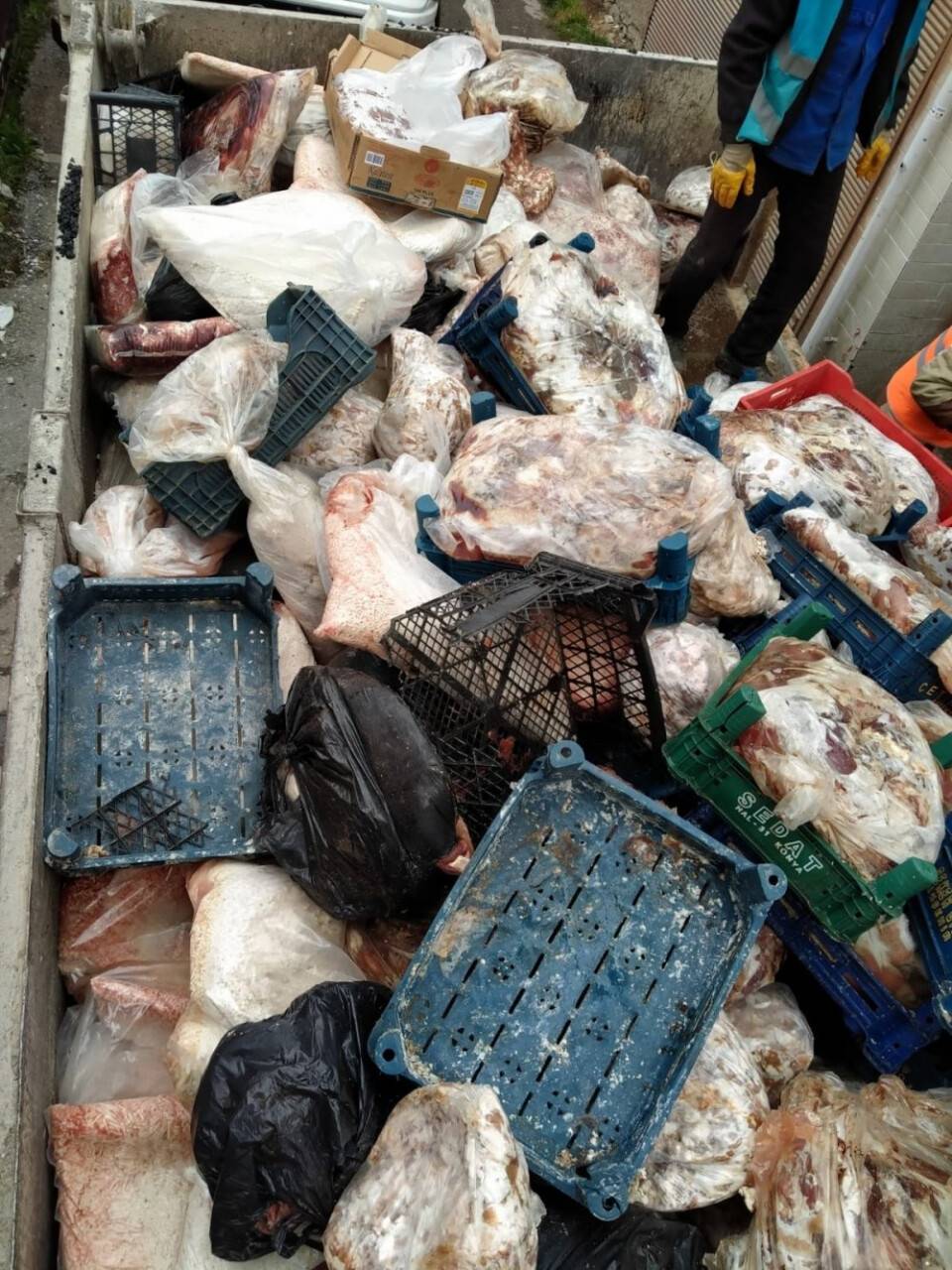 Konya'da depodan akan kan ve kötü koku ekipleri alarma geçirdi