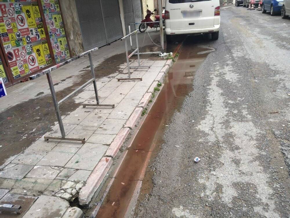 Konya'da depodan akan kan ve kötü koku ekipleri alarma geçirdi