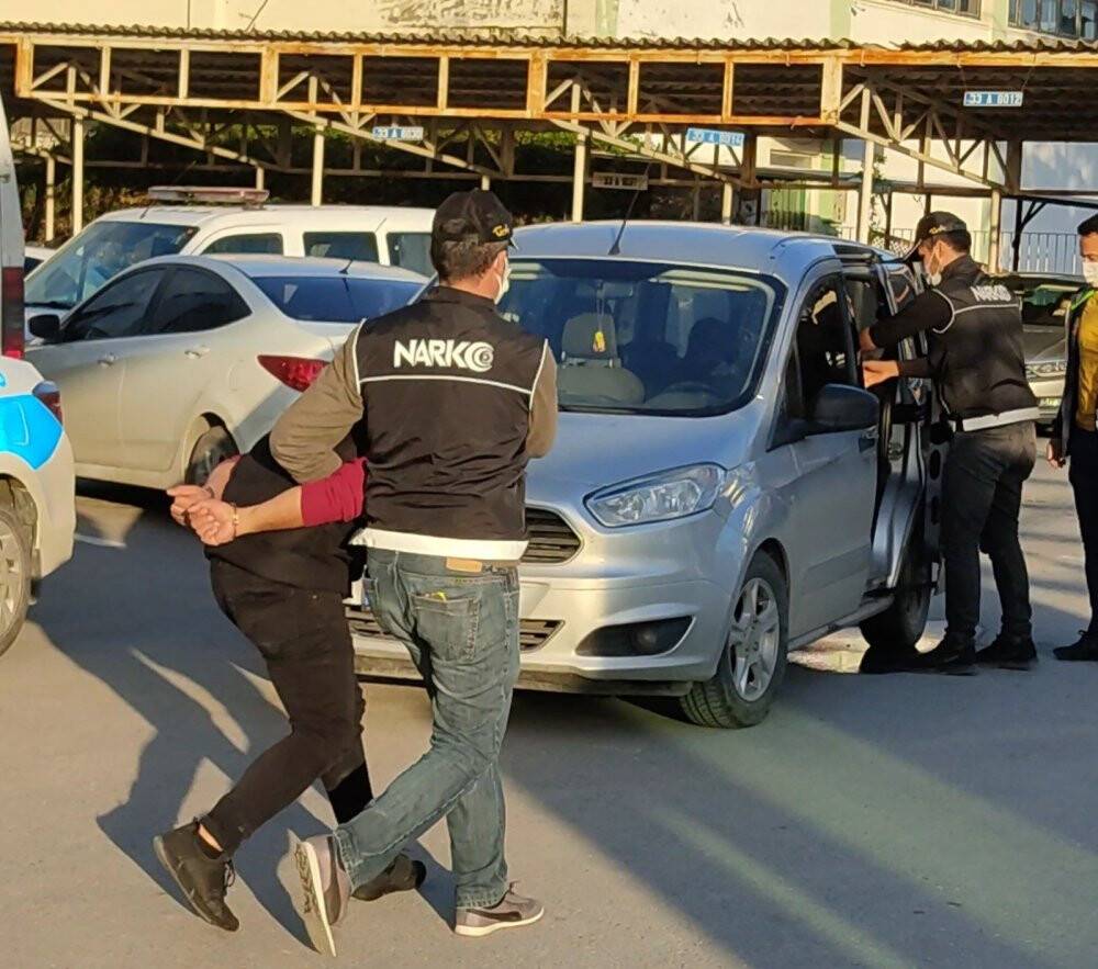 Polis düğmeye bastı, uyuşturucu ortaya çıktı
