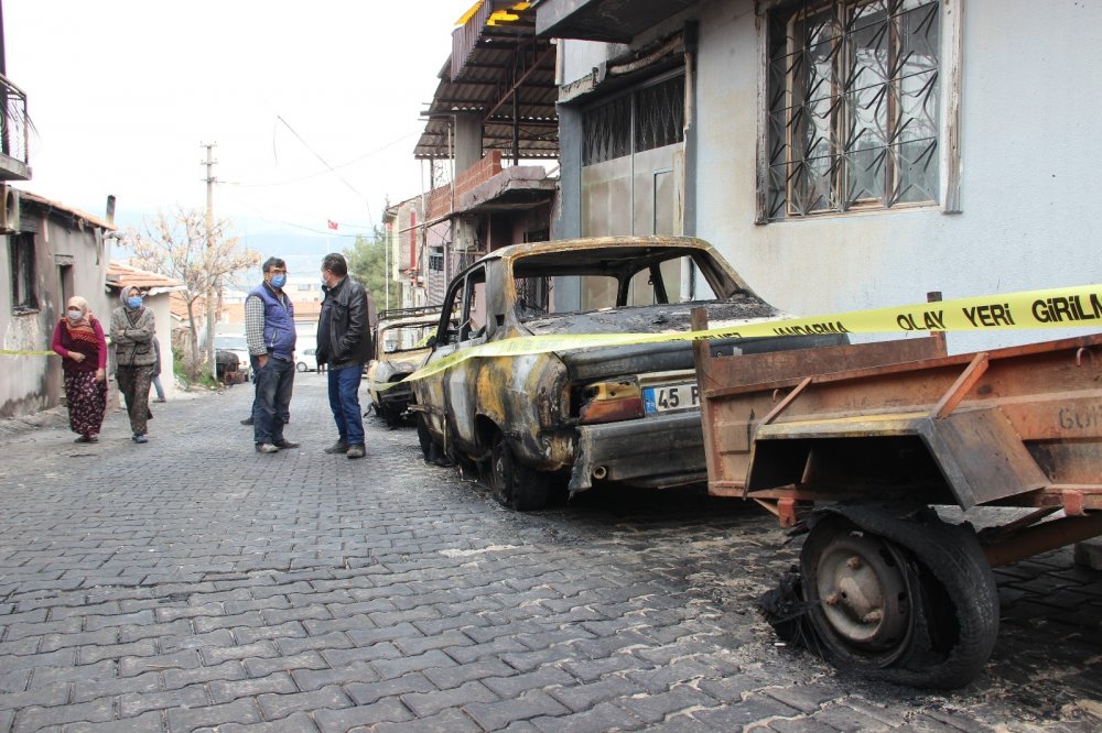 5 ev, 2 otomobilin küle döndüğü yangının boyutu gün ağarınca ortaya çıktı