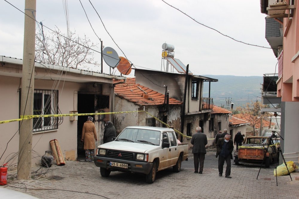 5 ev, 2 otomobilin küle döndüğü yangının boyutu gün ağarınca ortaya çıktı