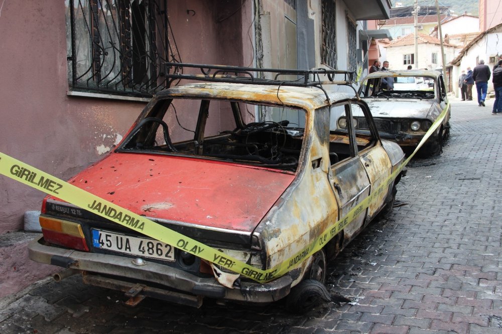 5 ev, 2 otomobilin küle döndüğü yangının boyutu gün ağarınca ortaya çıktı