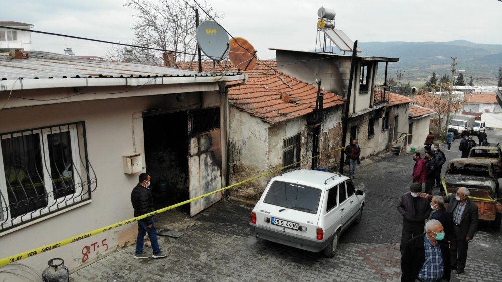 5 ev, 2 otomobilin küle döndüğü yangının boyutu gün ağarınca ortaya çıktı