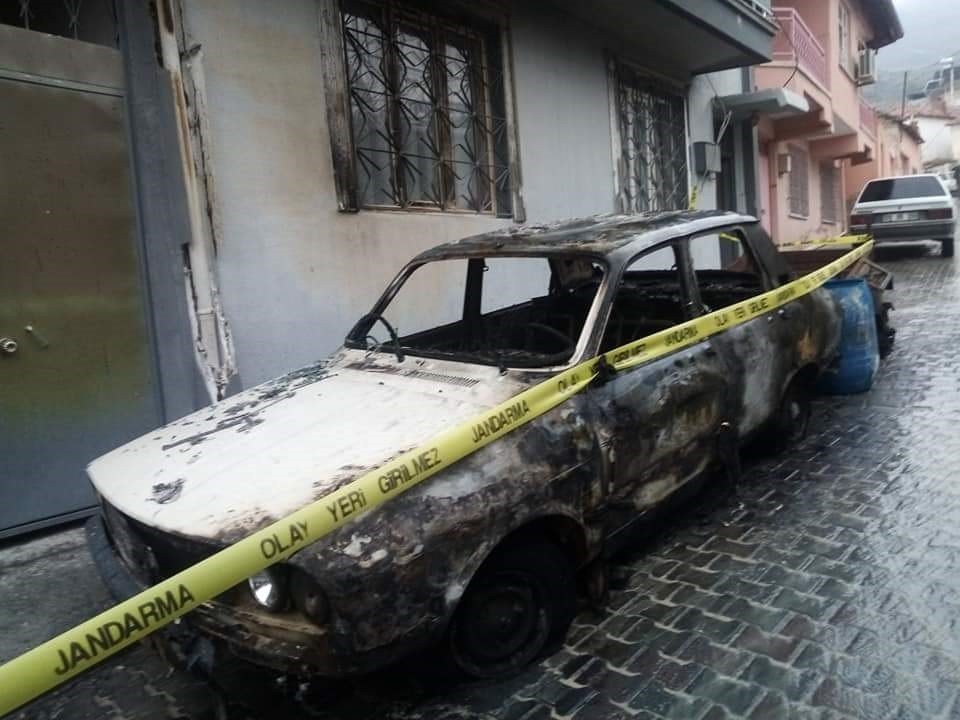 Manisa’da çıkan yangında 5 ev hasar gördü