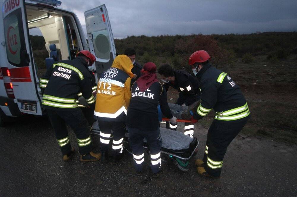 Konya'da kontrolden çıkan minibüs devrildi!