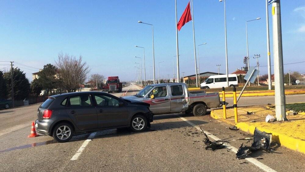 Kulu’da pikapla otomobil çarpıştı: 2 yaralı