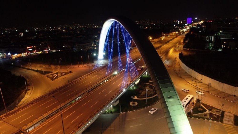 Manisa Büyükşehir Belediyesi otizm için ‘Mavi Işık’ yaktı