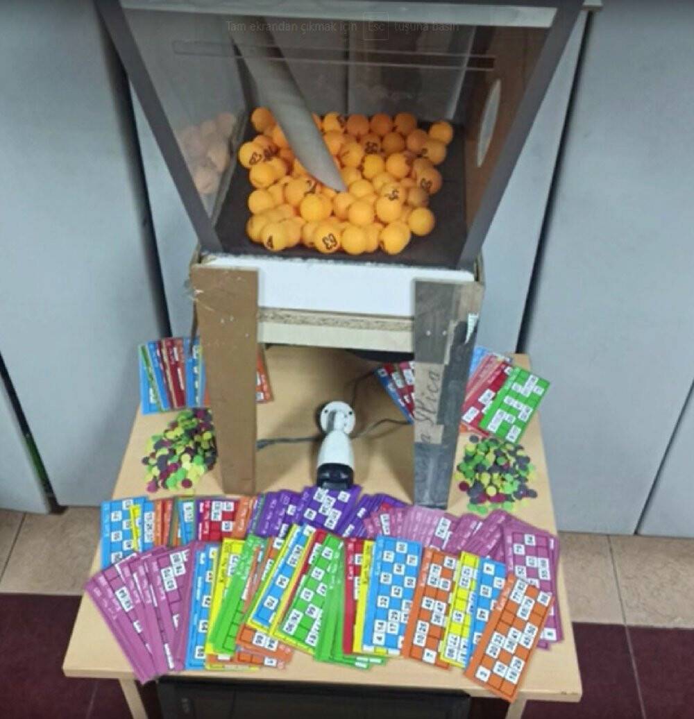 Konya'da eğlence mekanına baskın! 2 kişi tezgah dolabından ve koltuk kasasından çıktı