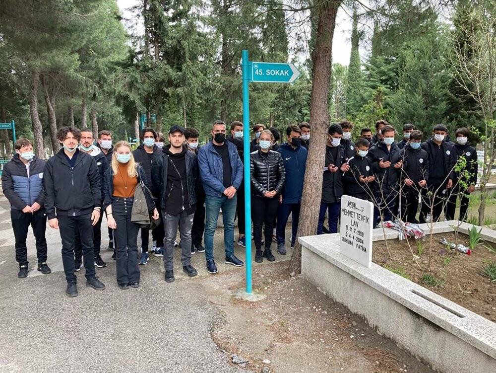 Tevfik Lav mezarı başında anıldı