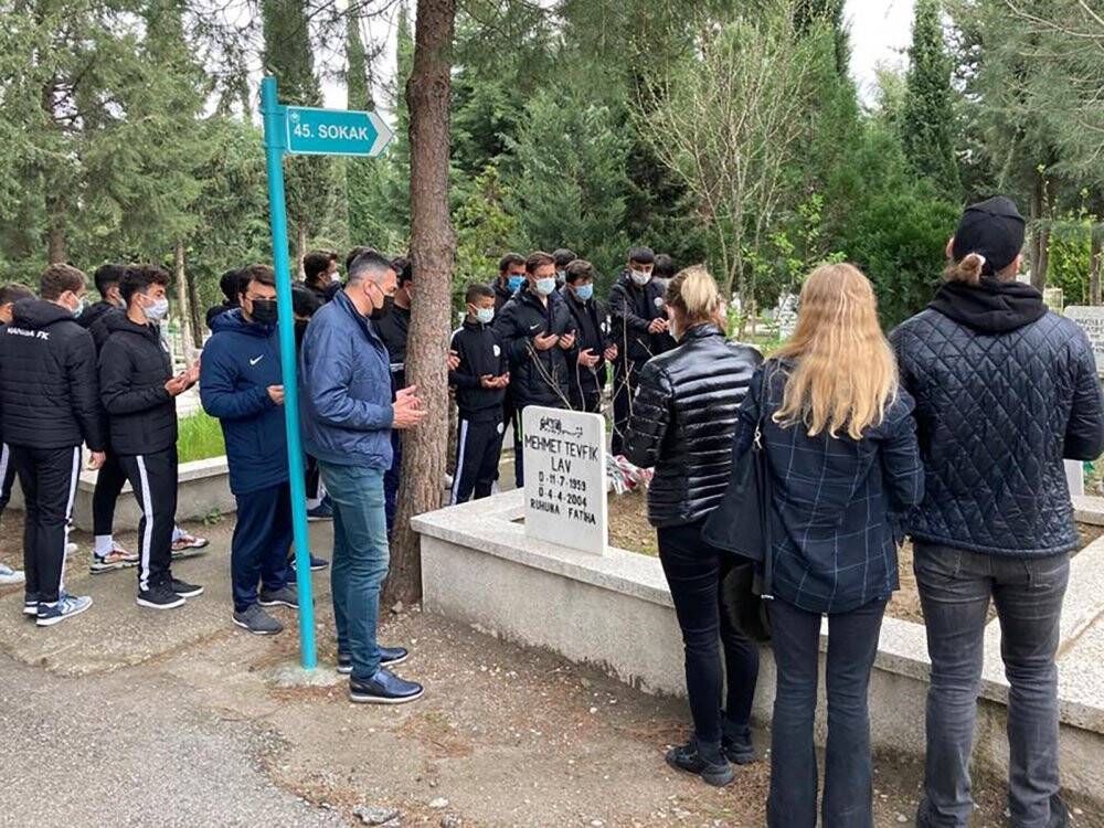 Tevfik Lav mezarı başında anıldı