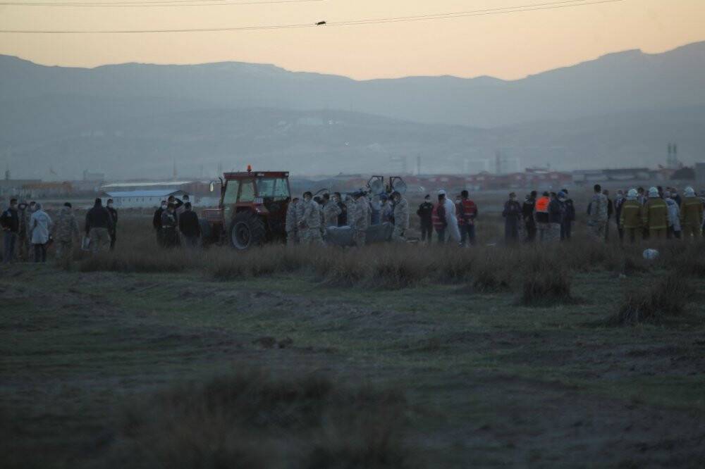 Konya’da düşen uçağın enkazında çalışmalar sürüyor