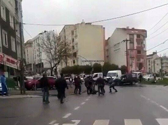 Kaza sonrası silahlar patladı, tekmeler havada uçuştu