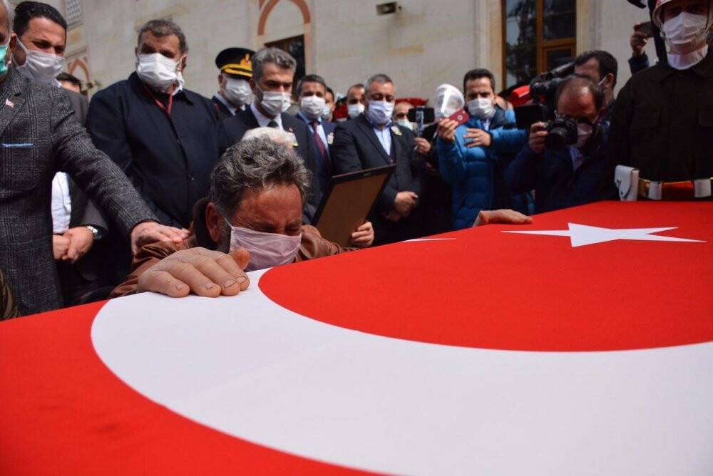 Şehit Türk Yıldızları pilotu son yolculuğuna uğurlandı