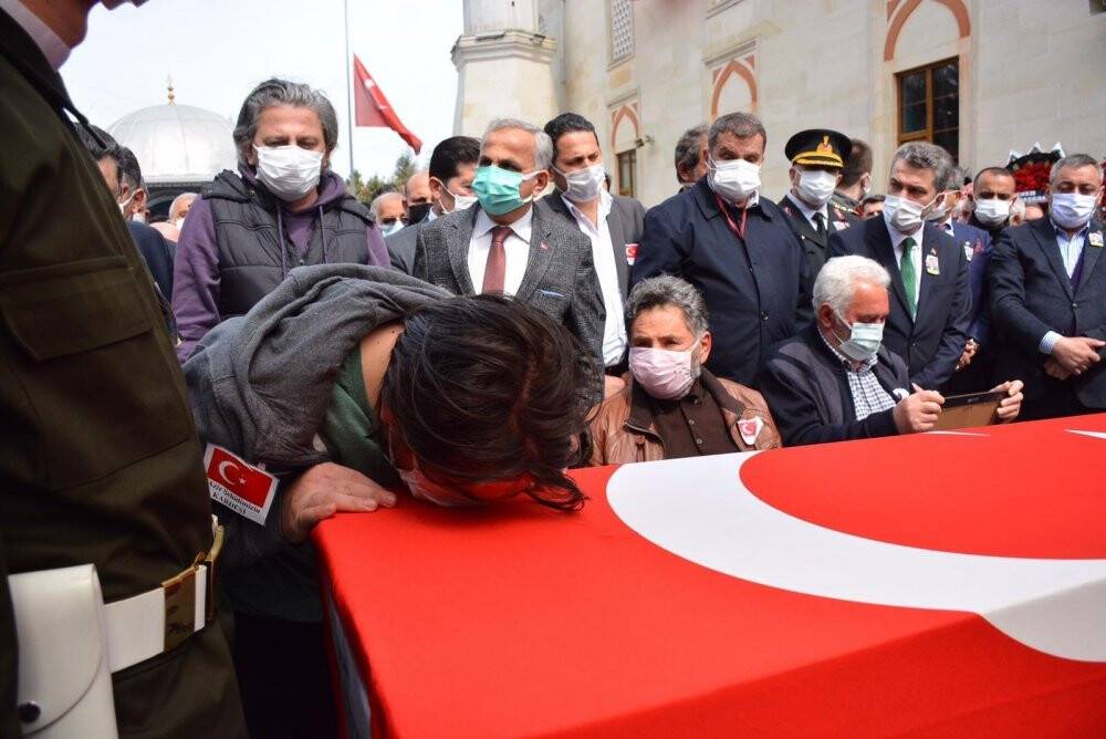 Şehit Türk Yıldızları pilotu son yolculuğuna uğurlandı