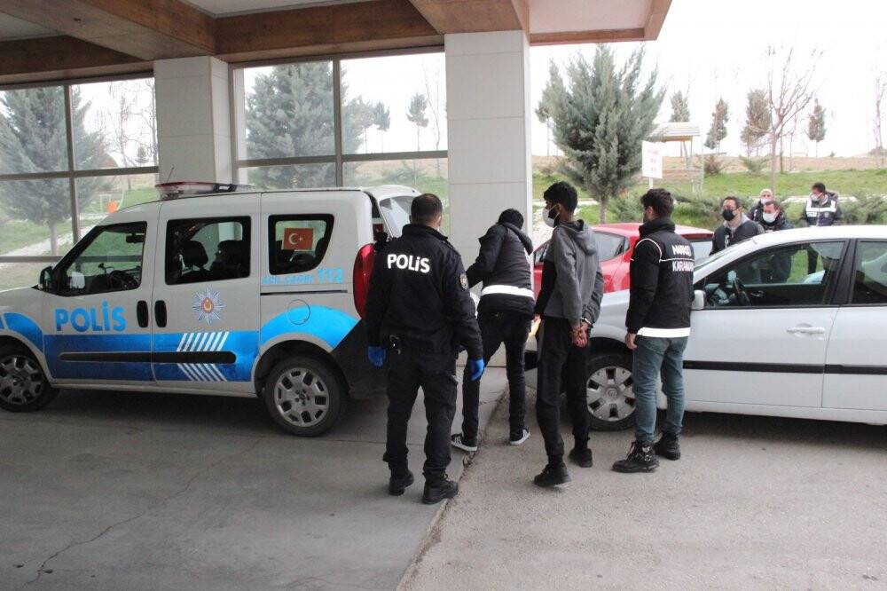 Konya dahil 5 ilde uyuşturucu satıcılarına şafak operasyonu: 34 gözaltı