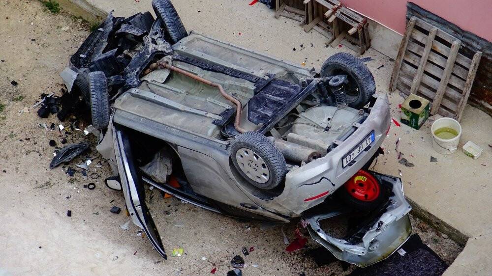 Konya'da otomobiliyle 30 metre yüksekten düşen hemşire ağır yaralandı