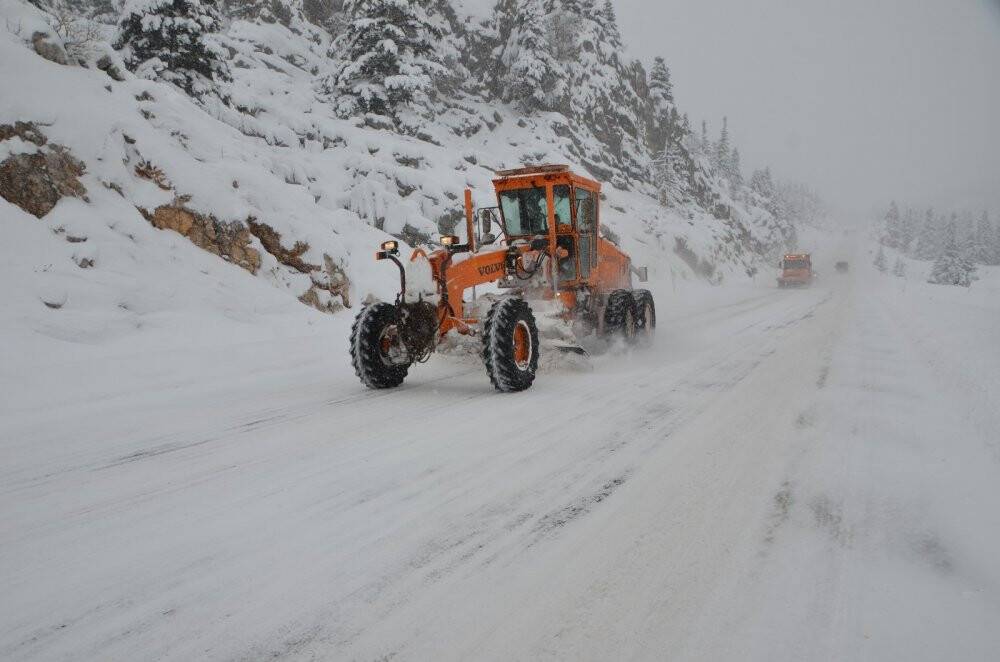 Antalya-Konya karayolunda kar sebebiyle felç olan trafik normale döndü