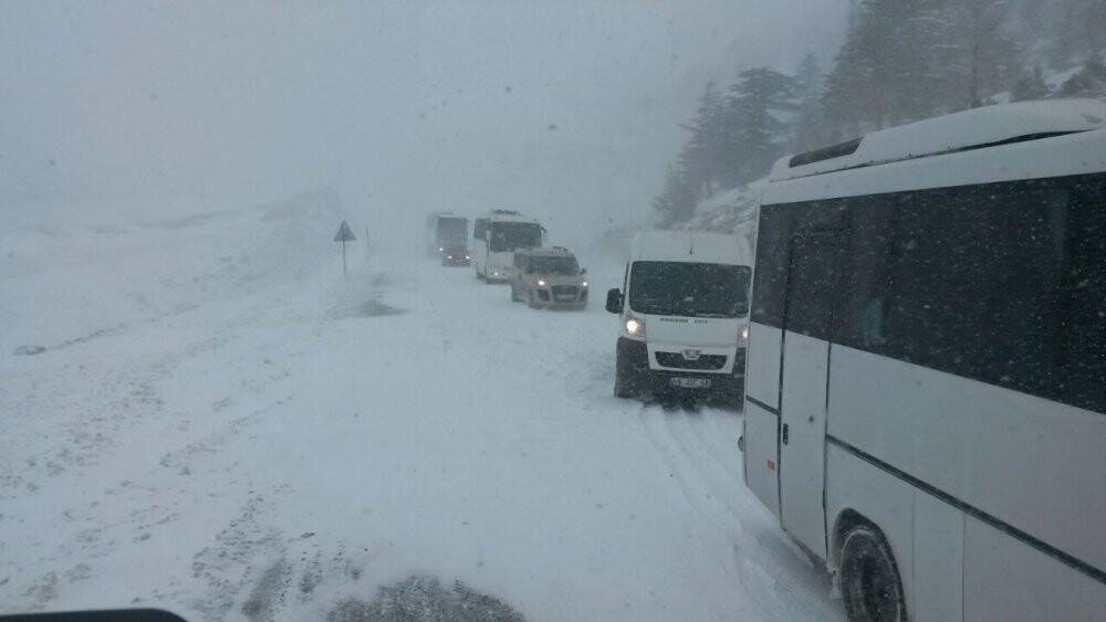 Konya-Antalya karayolunda kar kalınlığı 50 santime ulaştı