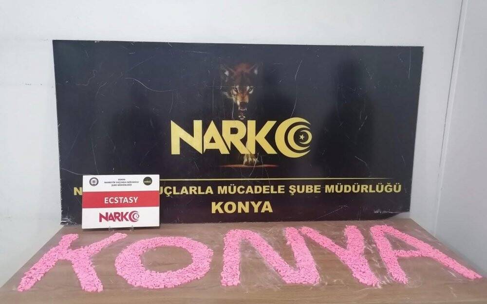 Konya'da otomobilin bagajından 5 bin 150 adet ecstasy çıktı