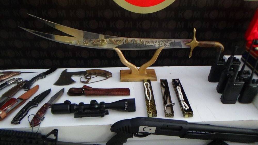 Sedat Peker grubundan ele geçirilen silahlar sergilendi