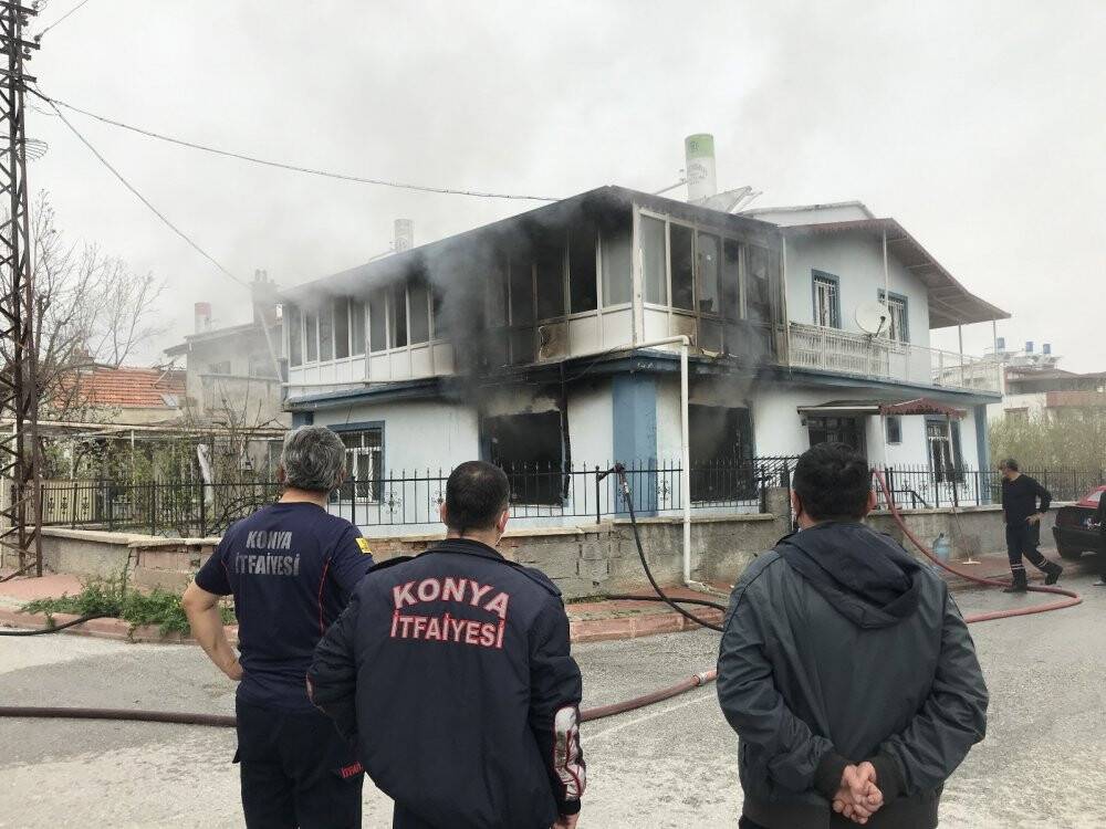 Konya�da çakmakla perdeyi tutuşturan çocuk müstakil evi yaktı