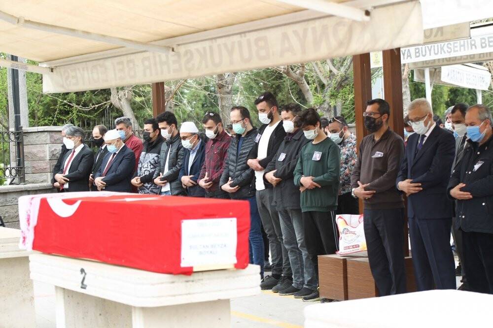 Konya'da Covid-19’dan hayatını kaybeden cumhuriyet savcısı son yolculuğuna uğurlandı