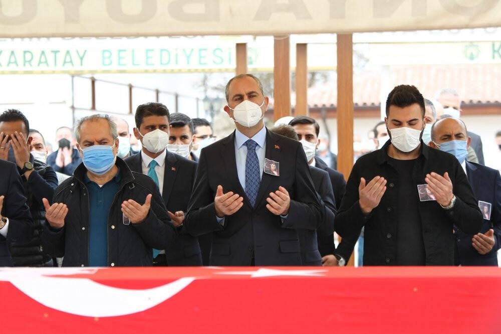 Konya'da Covid-19’dan hayatını kaybeden cumhuriyet savcısı son yolculuğuna uğurlandı