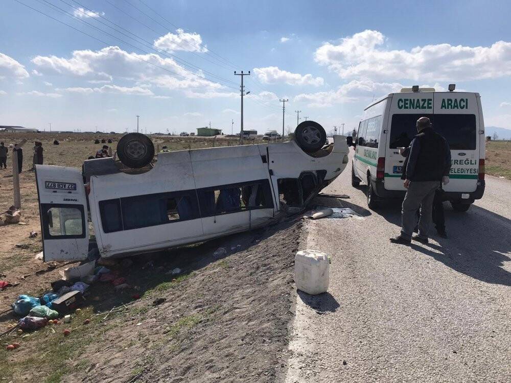 Konya'da feci kaza! Tarım işçilerini taşıyan minibüs devrildi: 2 ölü, 6 yaralı
