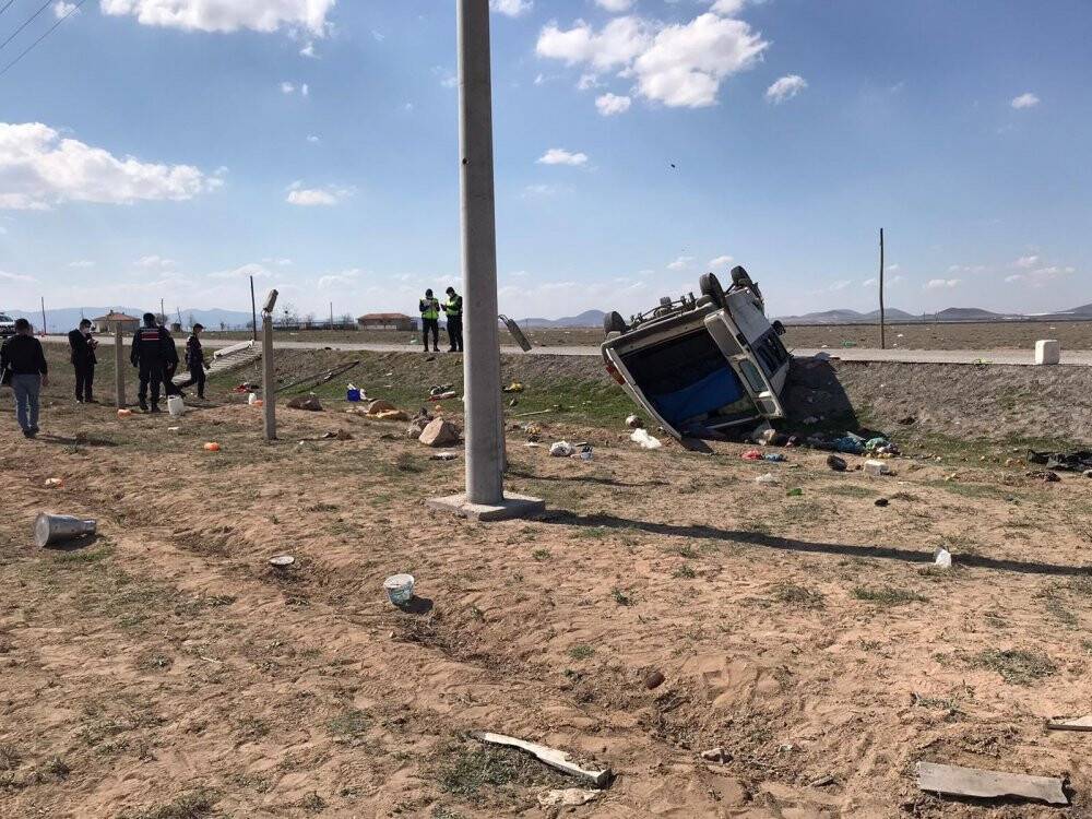 Konya'da feci kaza! Tarım işçilerini taşıyan minibüs devrildi: 2 ölü, 6 yaralı
