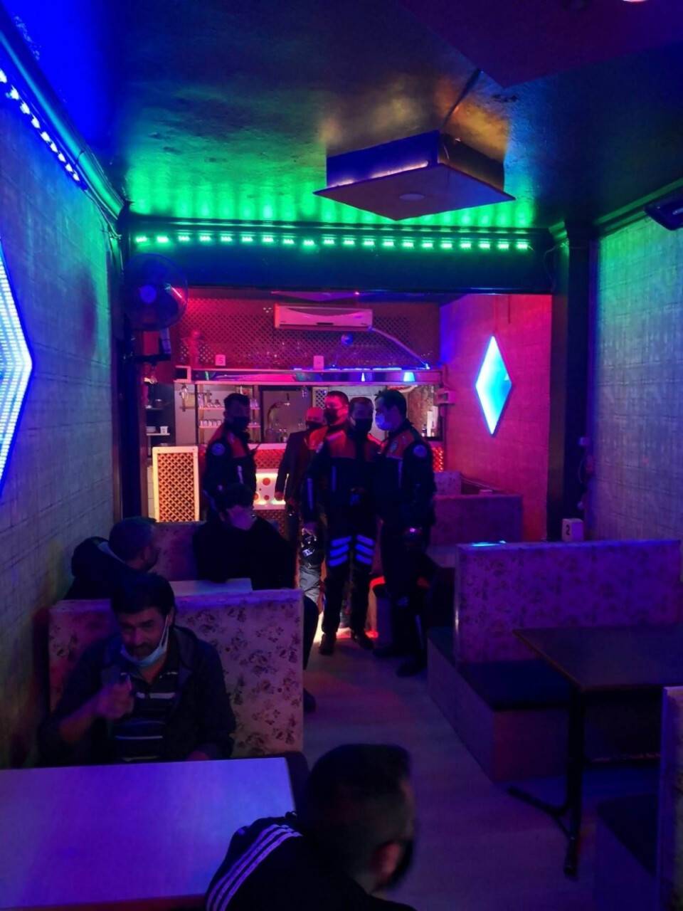 Konya’da kısıtlamada yasak dinlemeyen gazinolara baskın: 70 kişiye ceza