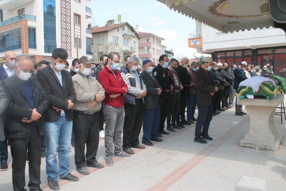 Konya'da motosiklet kazasında hayatını kaybeden anneanne ve torunu son yolculuğuna uğurlandı