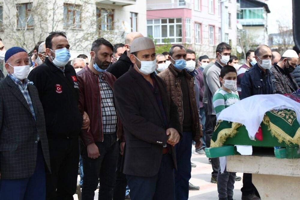 Konya'da motosiklet kazasında hayatını kaybeden anneanne ve torunu son yolculuğuna uğurlandı