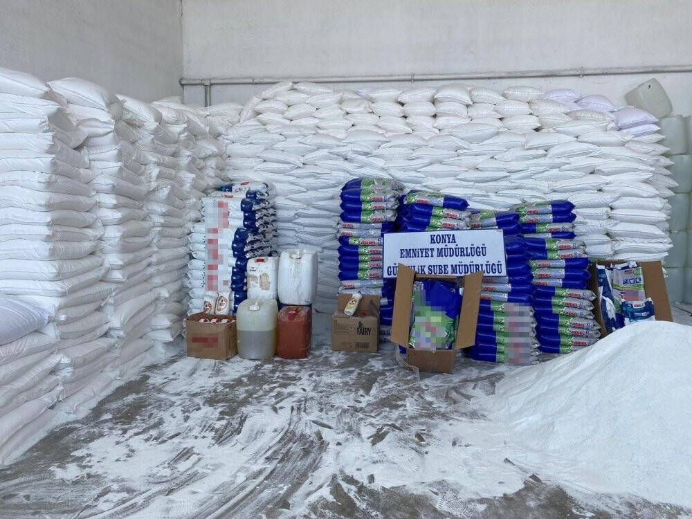 Konya'da tanınmış markaların paketlerine doldurulmuş tonlarca sahte deterjan ele geçirildi